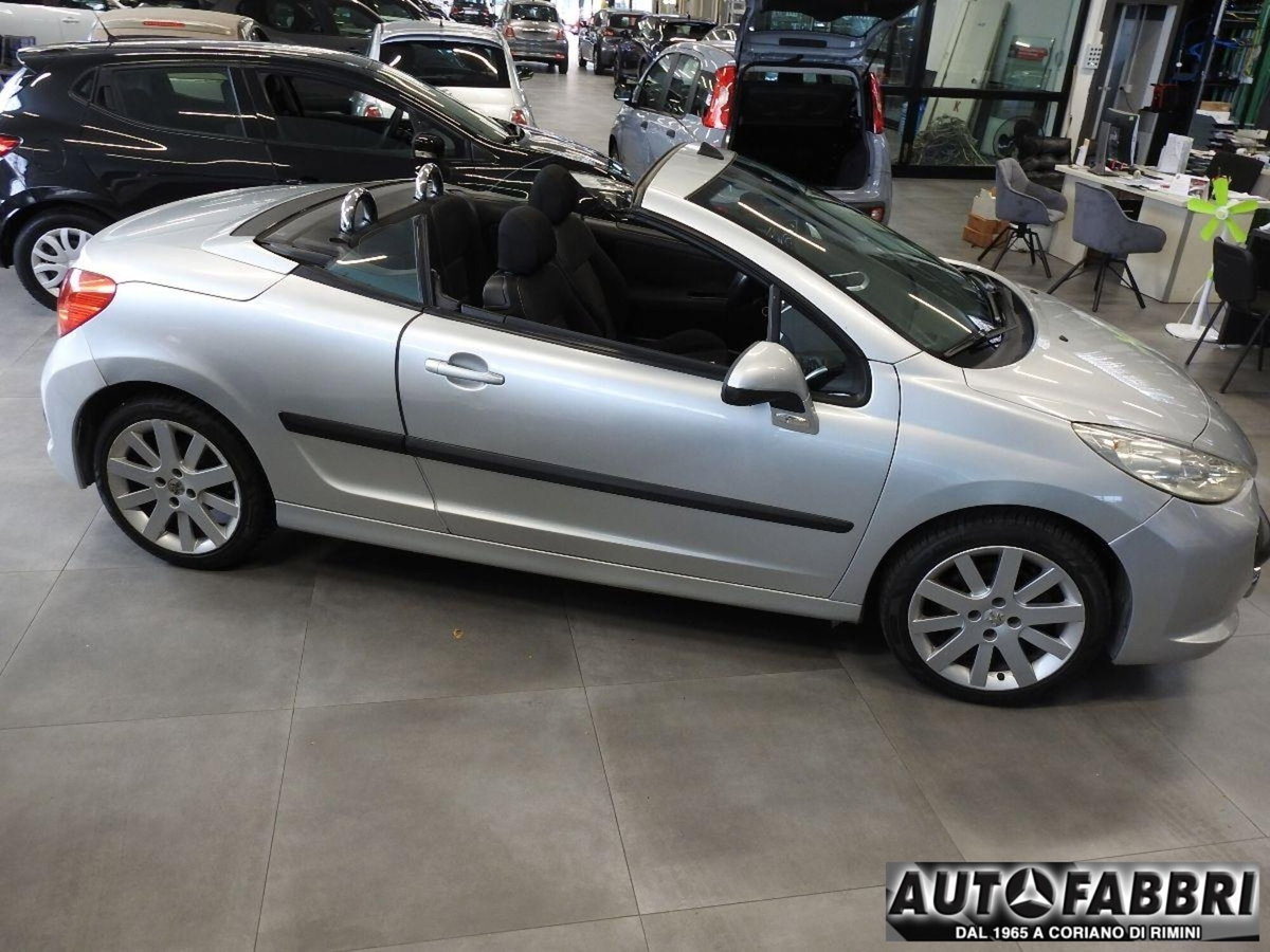 Peugeot 207 Cabrio HDi 110CV CC Féline (2)