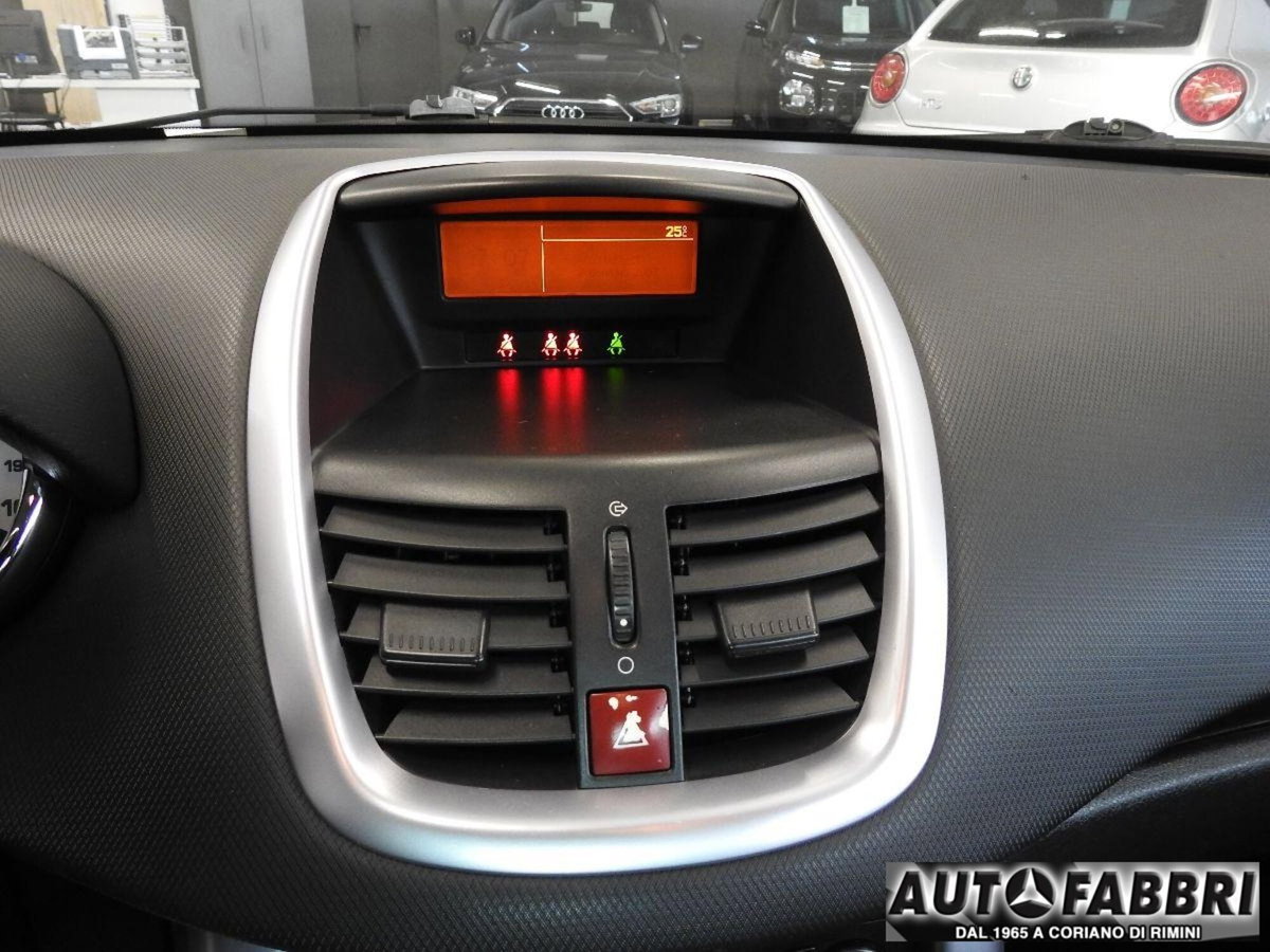 Peugeot 207 Cabrio HDi 110CV CC Féline (9)