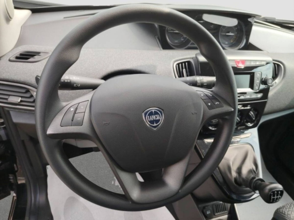 Lancia Ypsilon 1.0 FireFly 5 porte S&S Hybrid Silver Plus (10)