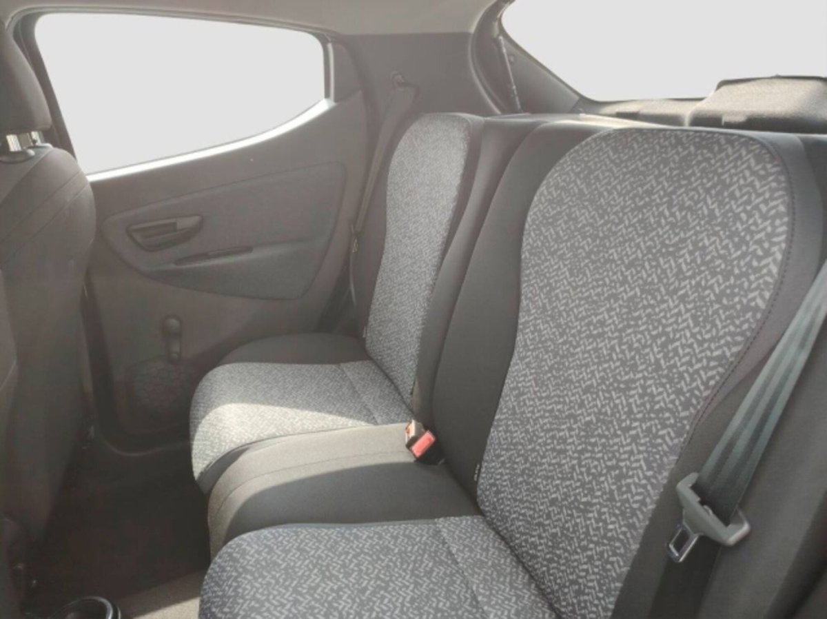 Lancia Ypsilon 1.0 FireFly 5 porte S&S Hybrid Silver Plus (13)