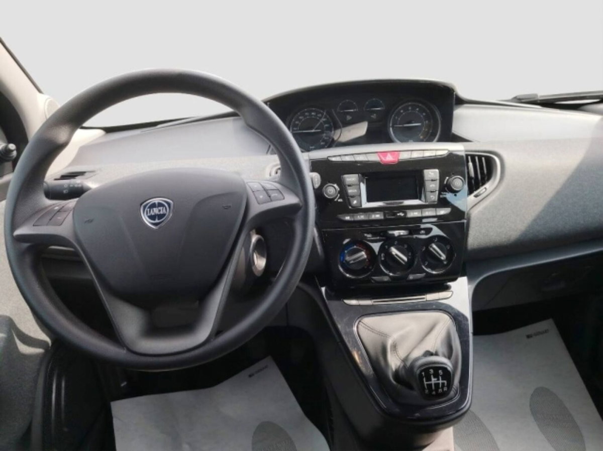 Lancia Ypsilon 1.0 FireFly 5 porte S&S Hybrid Silver Plus (14)