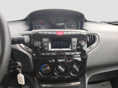 Lancia Ypsilon 1.0 FireFly 5 porte S&S Hybrid Silver Plus (15)