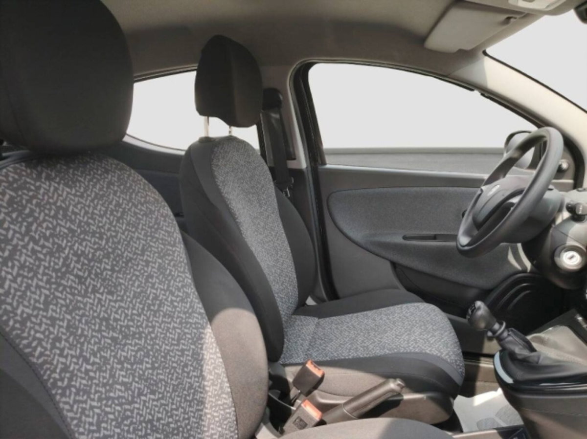 Lancia Ypsilon 1.0 FireFly 5 porte S&S Hybrid Silver Plus (18)