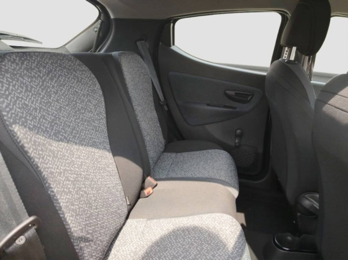 Lancia Ypsilon 1.0 FireFly 5 porte S&S Hybrid Silver Plus (19)