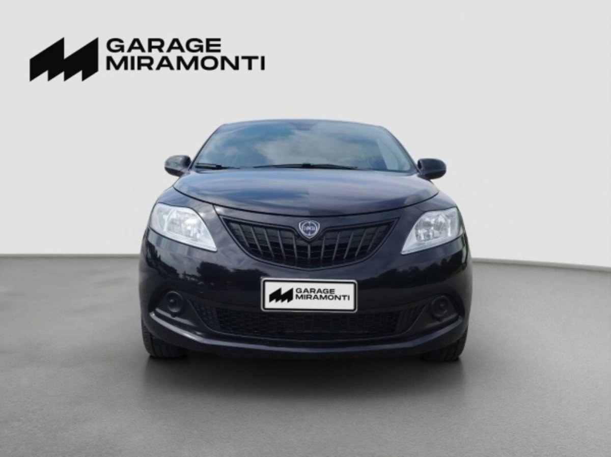 Lancia Ypsilon 1.0 FireFly 5 porte S&S Hybrid Silver Plus (2)