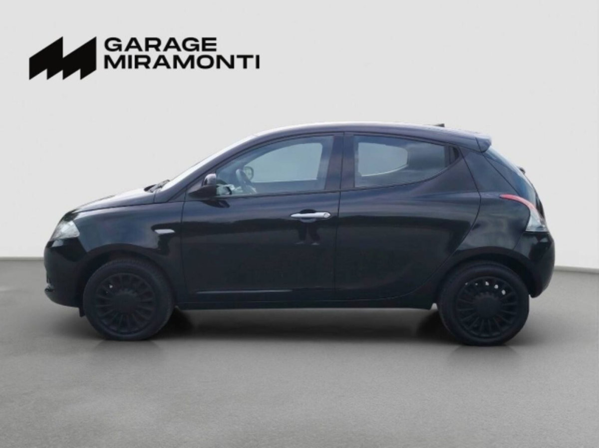 Lancia Ypsilon 1.0 FireFly 5 porte S&S Hybrid Silver Plus (3)