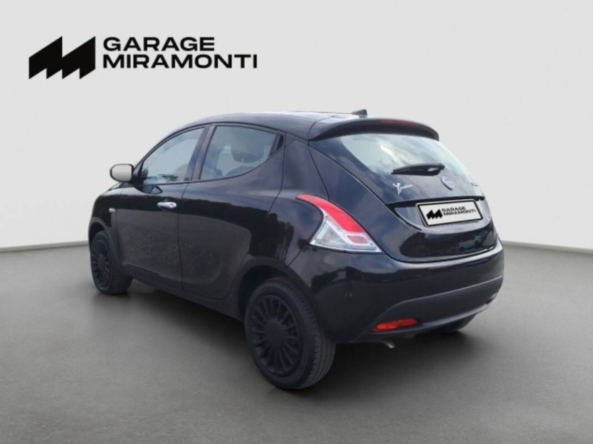 Lancia Ypsilon 1.0 FireFly 5 porte S&S Hybrid Silver Plus (4)