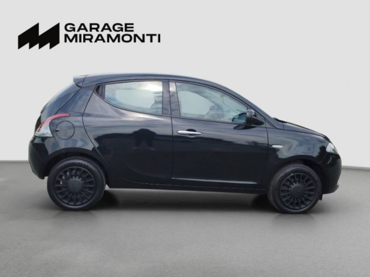 Lancia Ypsilon 1.0 FireFly 5 porte S&S Hybrid Silver Plus (7)
