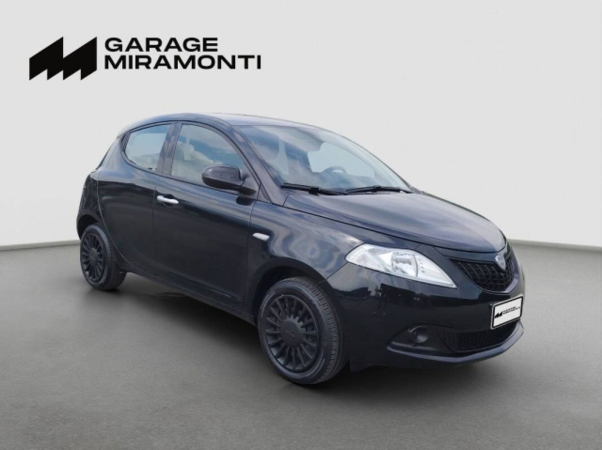 Lancia Ypsilon 1.0 FireFly 5 porte S&S Hybrid Silver Plus (8)
