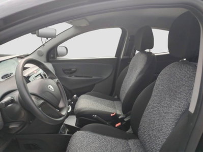 Lancia Ypsilon 1.0 FireFly 5 porte S&S Hybrid Silver Plus (9)