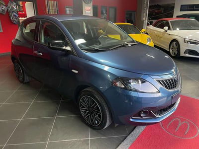 Lancia Ypsilon 1.0 FireFly 5 porte S&S Hybrid Ecochic Silver usata