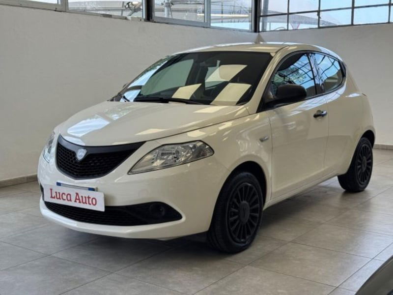 Lancia Ypsilon 1.0 FireFly 5 porte S&S Hybrid Ecochic A. Ferretti