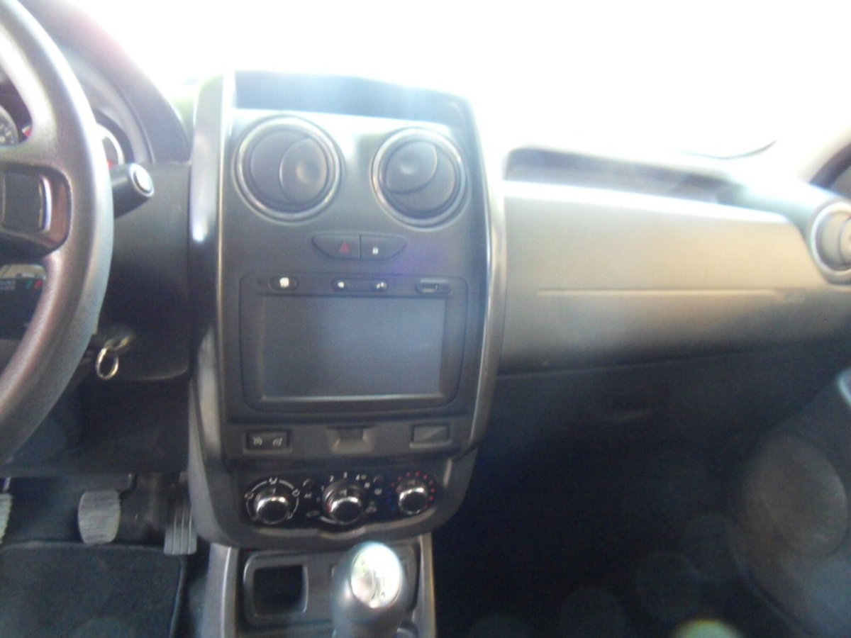Dacia Duster 1.5 dCi 110CV 4x2 Lauréate (9)