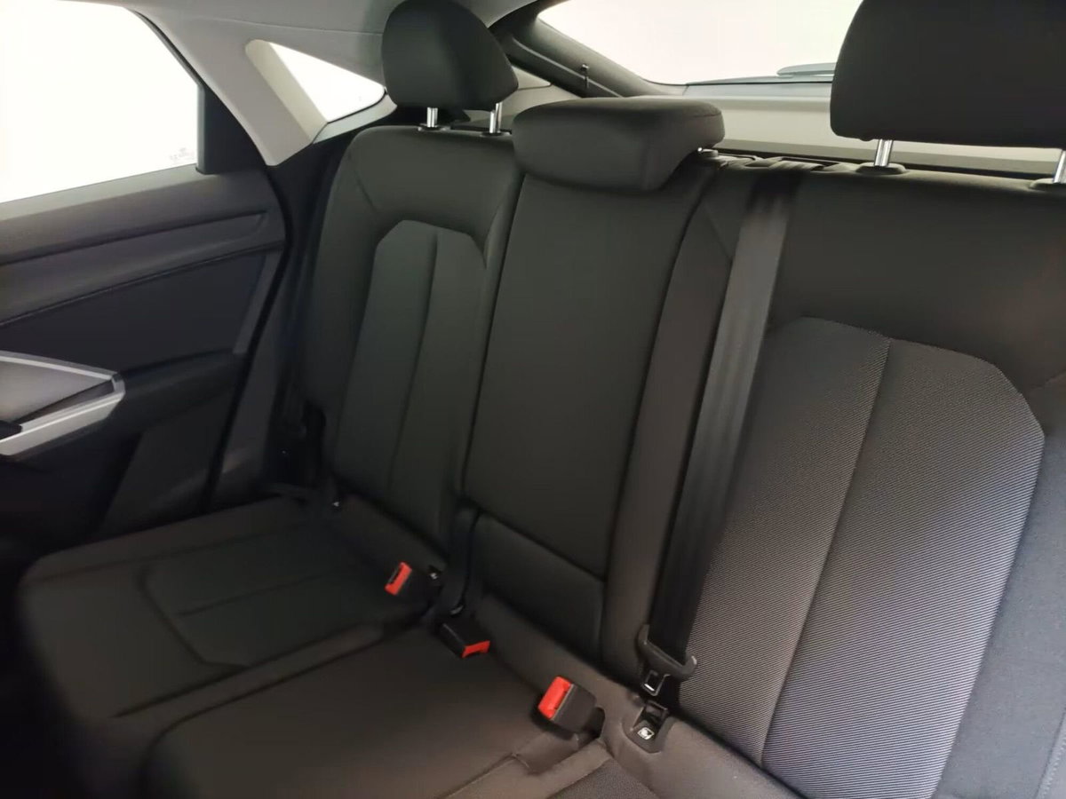 Audi Q3 35 TFSI S line edition (17)