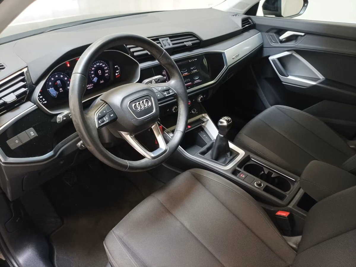 Audi Q3 35 TFSI S line edition (8)