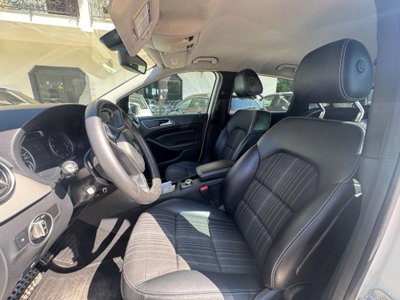 Mercedes-Benz Classe B 200 NGD Premium (10)