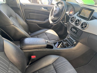 Mercedes-Benz Classe B 200 NGD Premium (6)