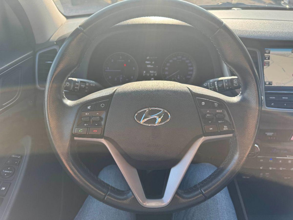 Hyundai Tucson 1.7 CRDi XPossible (11)