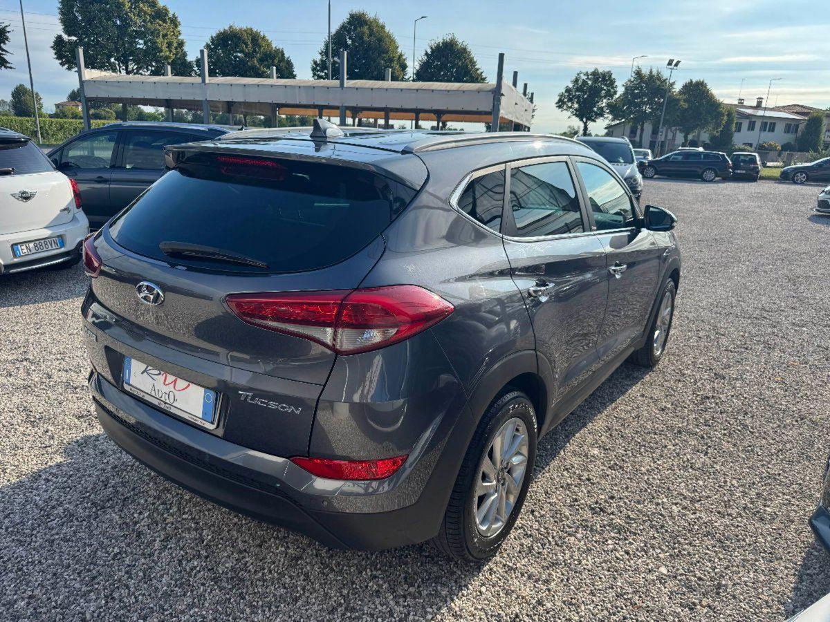 Hyundai Tucson 1.7 CRDi XPossible (5)