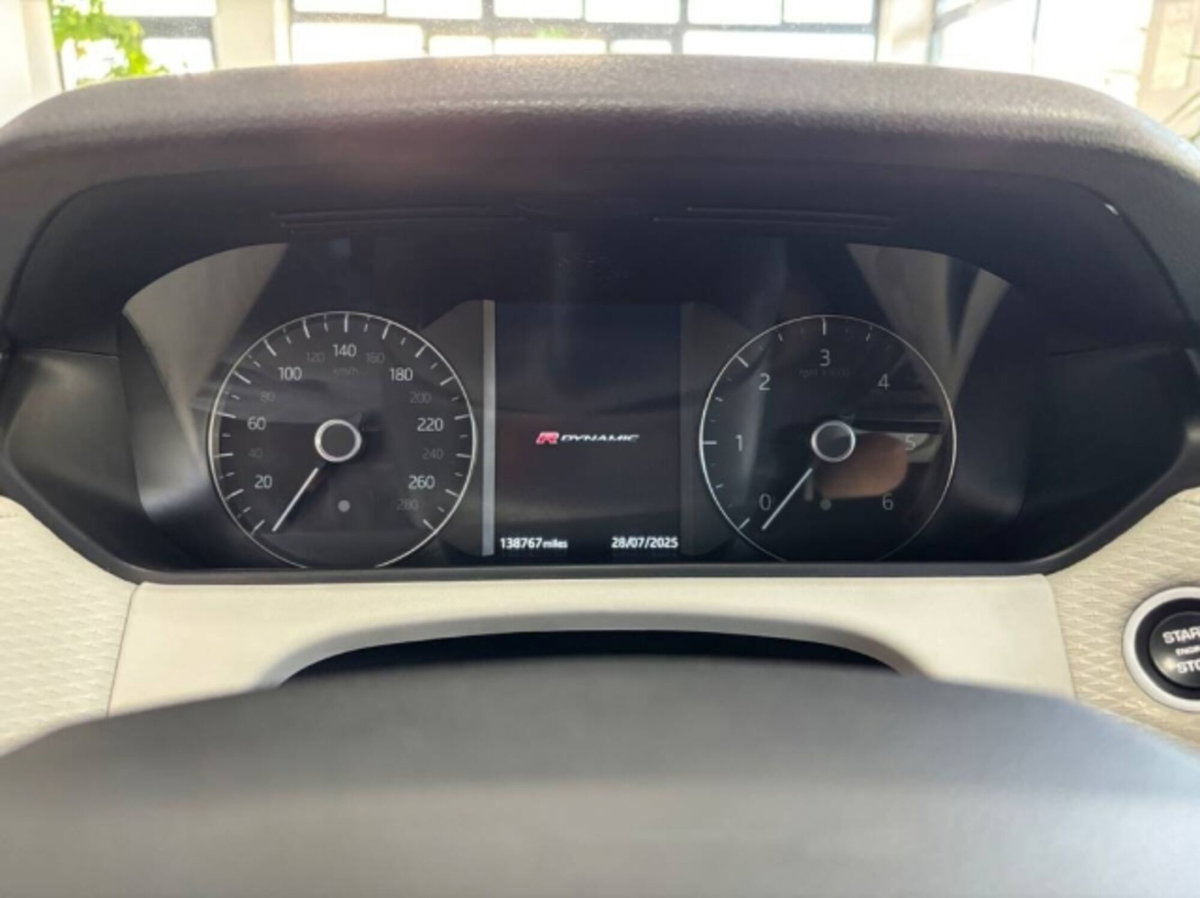 Land Rover Range Rover Velar 2.0D I4 240 CV R-Dynamic HSE (14)