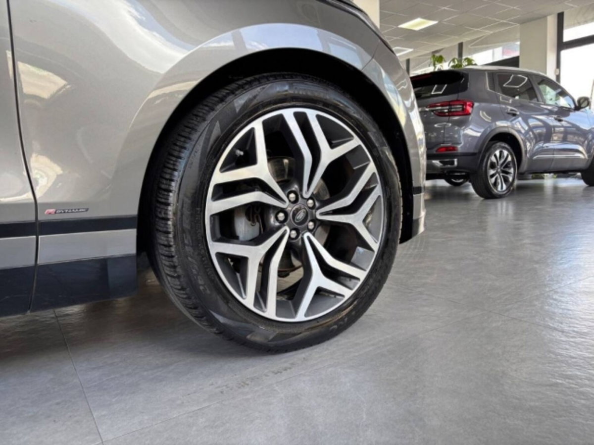 Land Rover Range Rover Velar 2.0D I4 240 CV R-Dynamic HSE (7)
