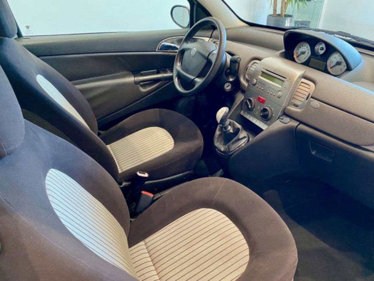 Lancia Ypsilon 1.2 New Oro (16)