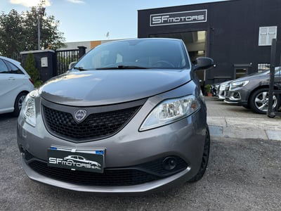 Lancia Ypsilon 1.0 FireFly 5 porte S&S Hybrid Ecochic Silver usata