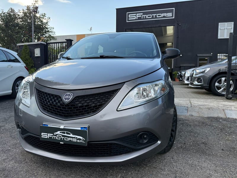Lancia Ypsilon 1.0 FireFly 5 porte S&S Hybrid Ecochic Silver