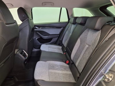 Skoda Octavia Station Wagon 2.0 TDI EVO SCR DSG Wagon Executive (15)