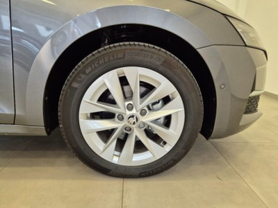 Skoda Octavia Station Wagon 2.0 TDI EVO SCR DSG Wagon Executive (7)