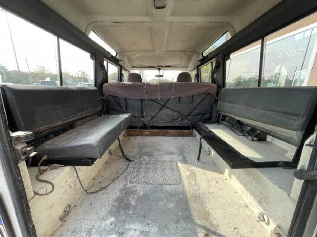 Land Rover Defender 110 2.5 Td5 cat Station Wagon SE (11)