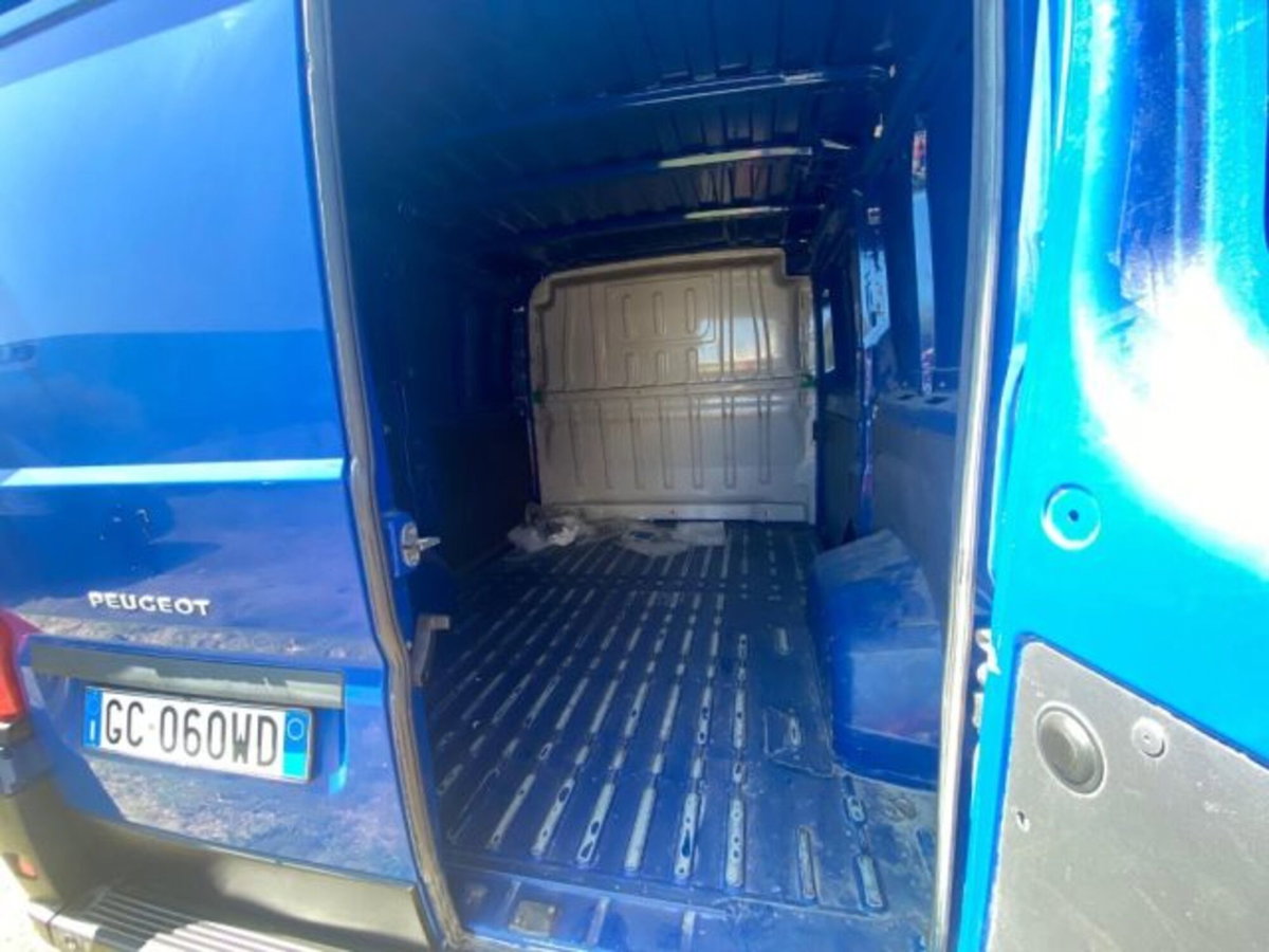 Peugeot Boxer Furgone 330 2.2 BlueHDi 140 S&S PC-TN Furgone Premium (9)