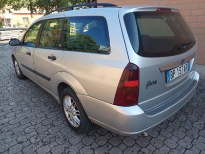 Ford Focus Station Wagon 1.8 TDDi cat SW Ghia (4)