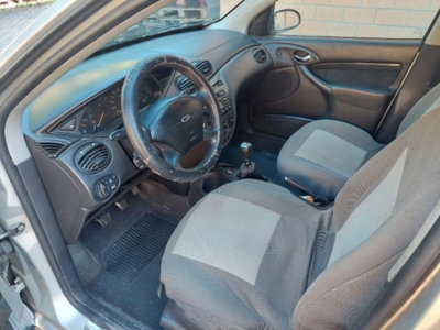 Ford Focus Station Wagon 1.8 TDDi cat SW Ghia (5)