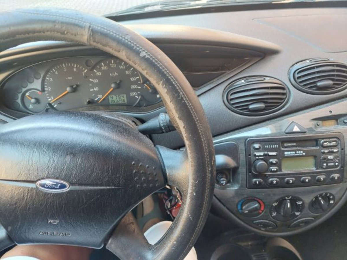 Ford Focus Station Wagon 1.8 TDDi cat SW Ghia (6)