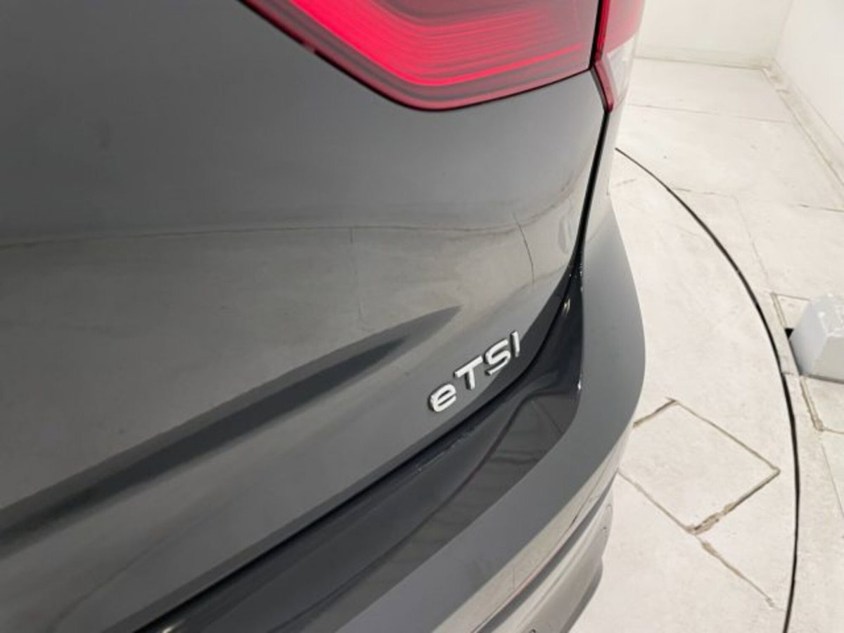 Volkswagen Golf 1.0 eTSI EVO DSG Life (14)