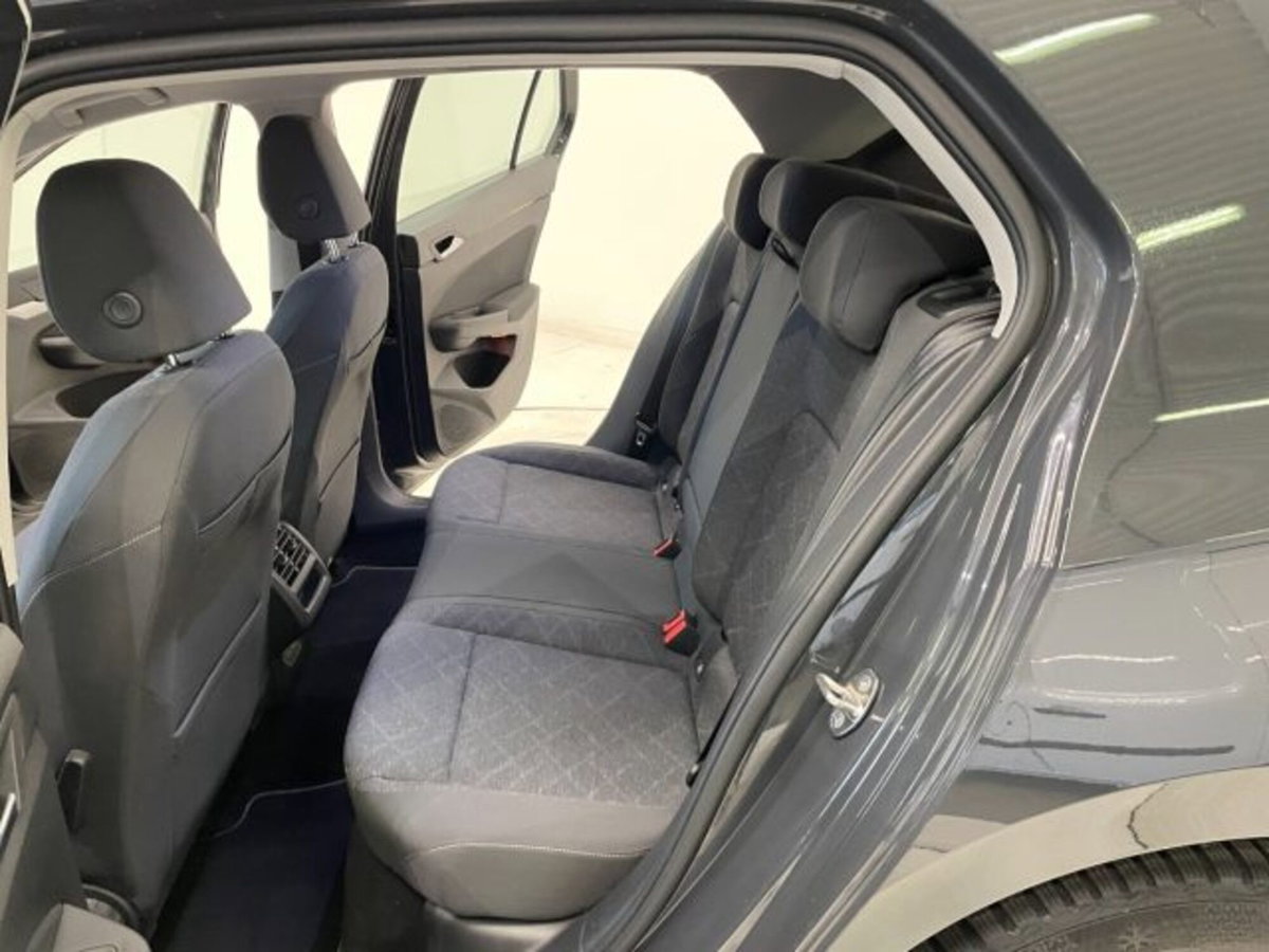 Volkswagen Golf 1.0 eTSI EVO DSG Life (7)