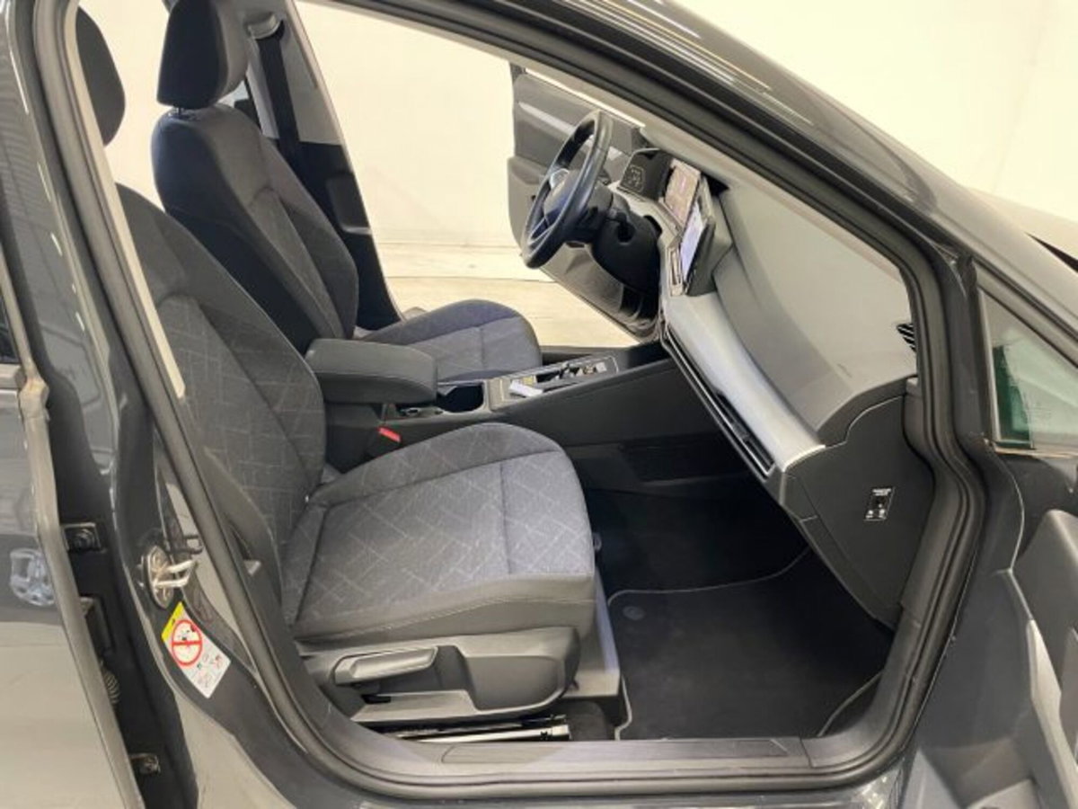 Volkswagen Golf 1.0 eTSI EVO DSG Life (8)