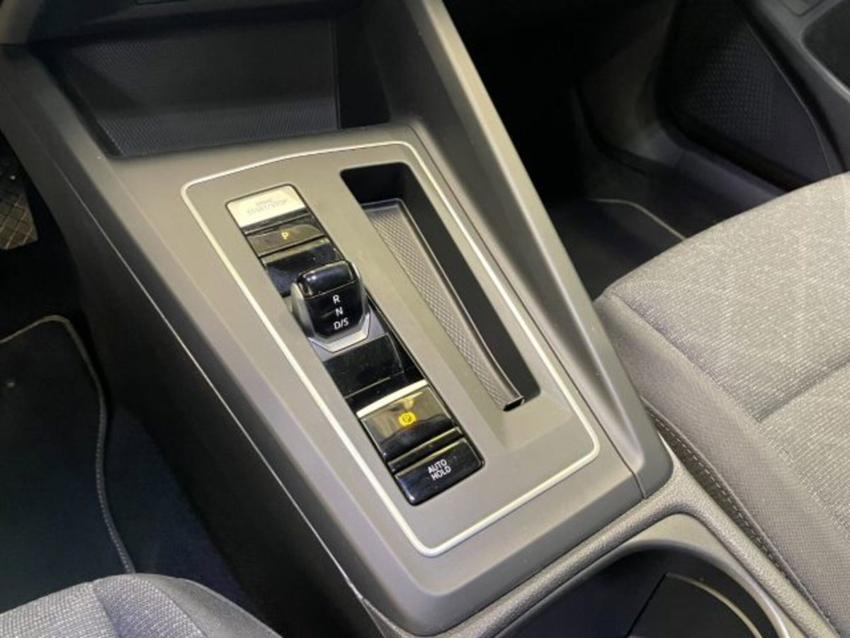 Volkswagen Golf 1.0 eTSI EVO DSG Life (9)