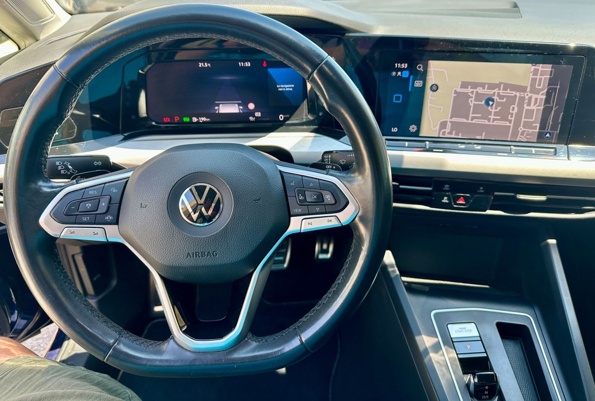 Volkswagen Golf 2.0 TDI 150 CV DSG SCR R-Line (18)
