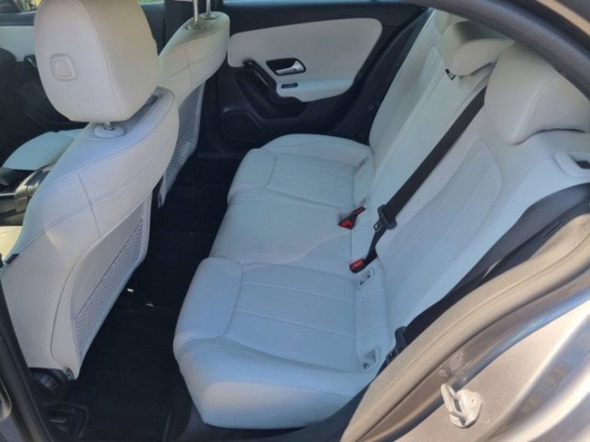 Mercedes-Benz Classe A Sedan 180 d Automatic 4p. Business (8)