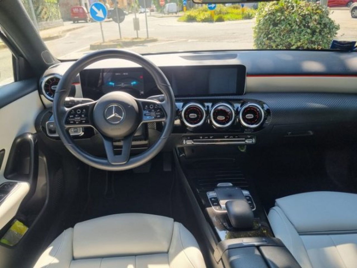 Mercedes-Benz Classe A Sedan 180 d Automatic 4p. Business (9)