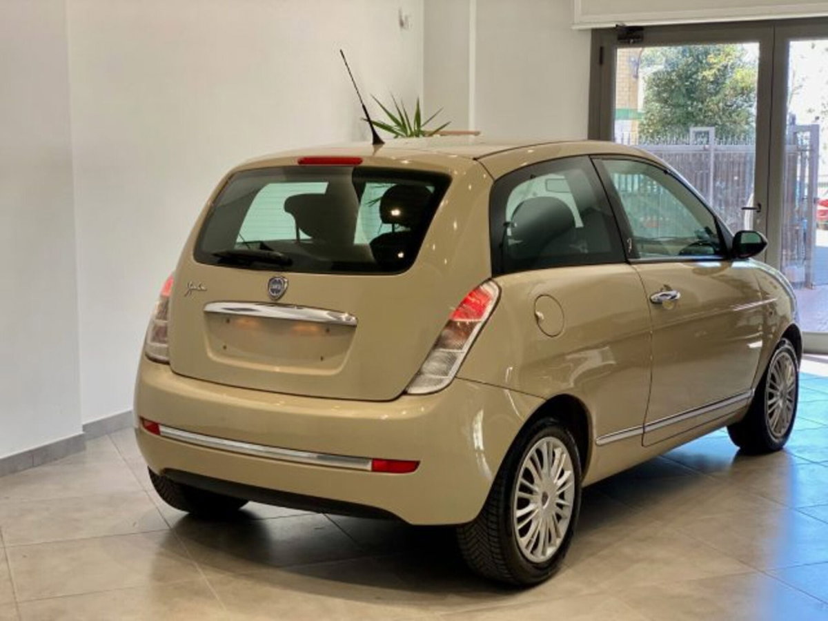 Lancia Ypsilon 1.2 New Oro (10)