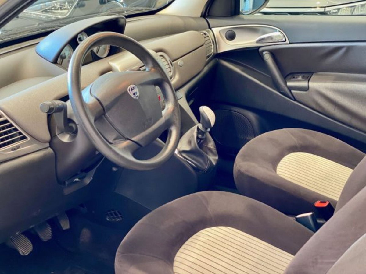 Lancia Ypsilon 1.2 New Oro (11)