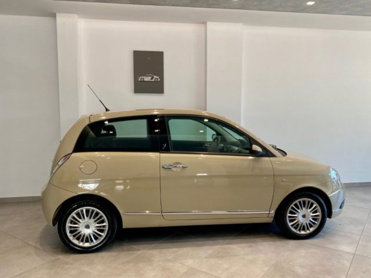 Lancia Ypsilon 1.2 New Oro (3)