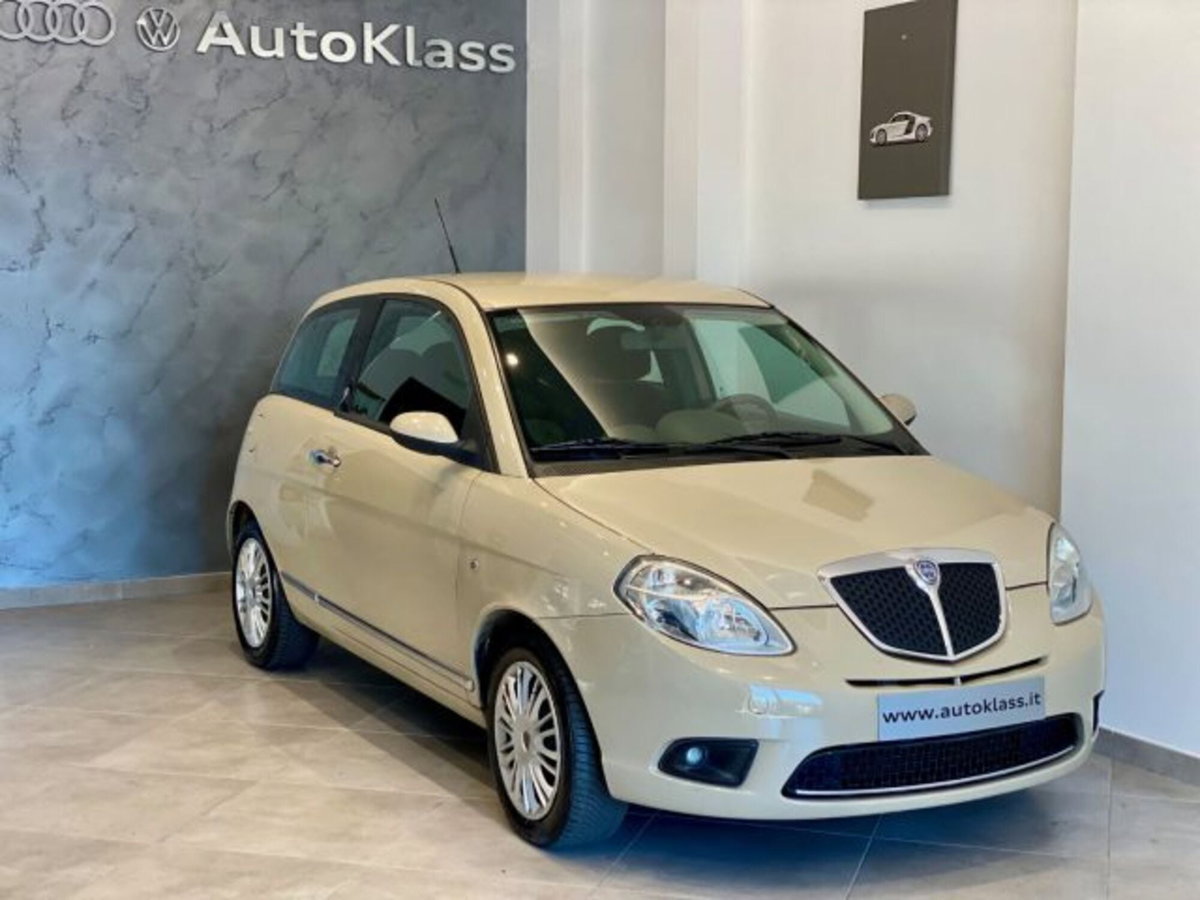 Lancia Ypsilon 1.2 New Oro (4)
