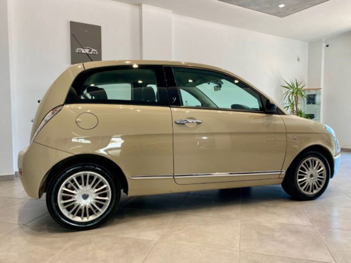 Lancia Ypsilon 1.2 New Oro (5)