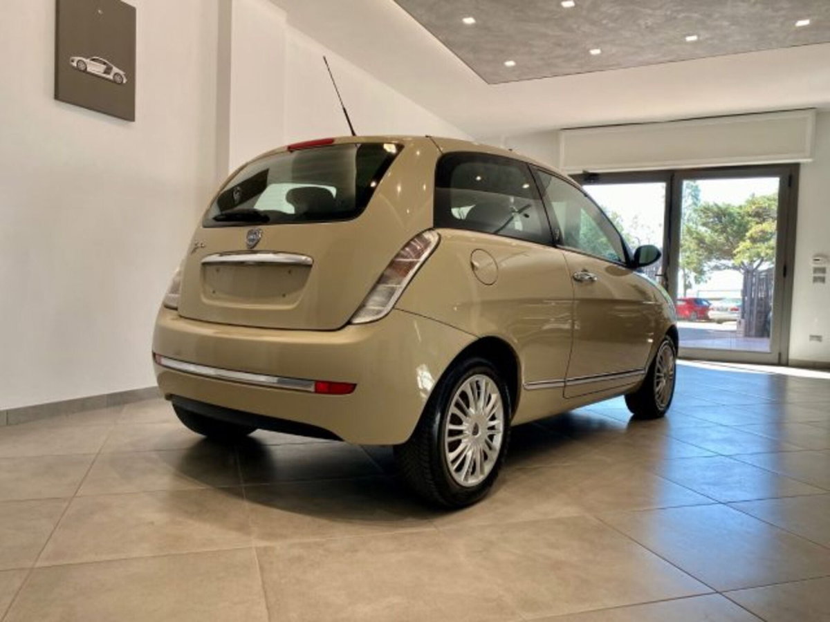 Lancia Ypsilon 1.2 New Oro (6)