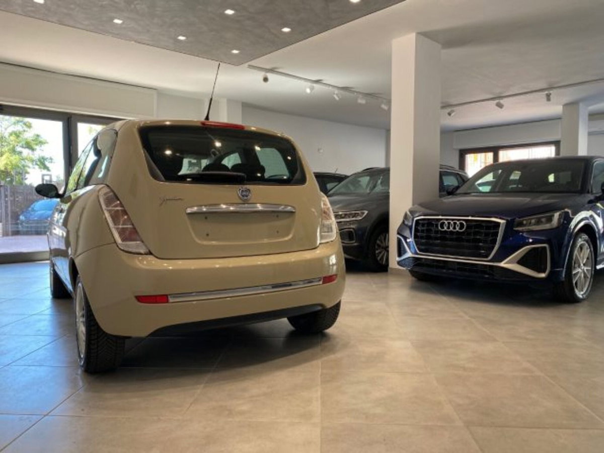 Lancia Ypsilon 1.2 New Oro (7)