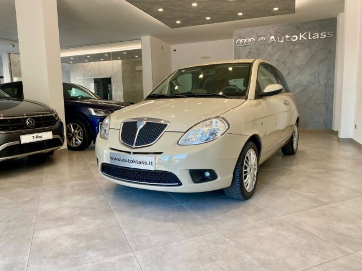 Lancia Ypsilon 1.2 New Oro (9)